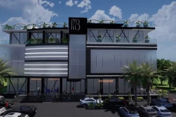 Martin Bakole présente la maquette de son centre commercial “MB Mall” à Kinshasa